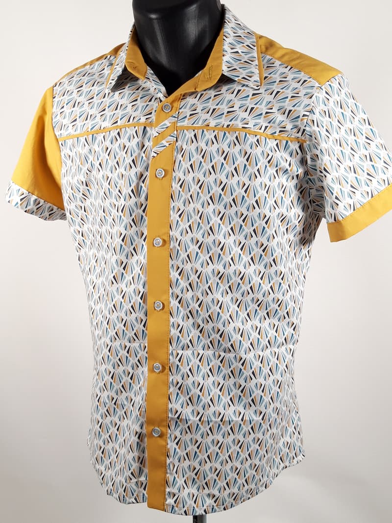 chemise_homme_manches_courtes_coupe_ajustee_100%_coton_oekotex_honey_éventails_devant_r Chemise homme manches courtes éventails et moutarde