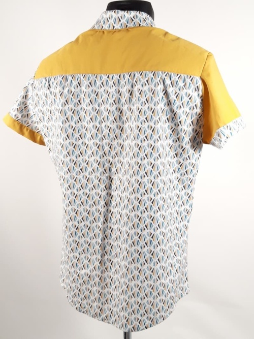 Chemise homme manches courtes éventails et moutarde