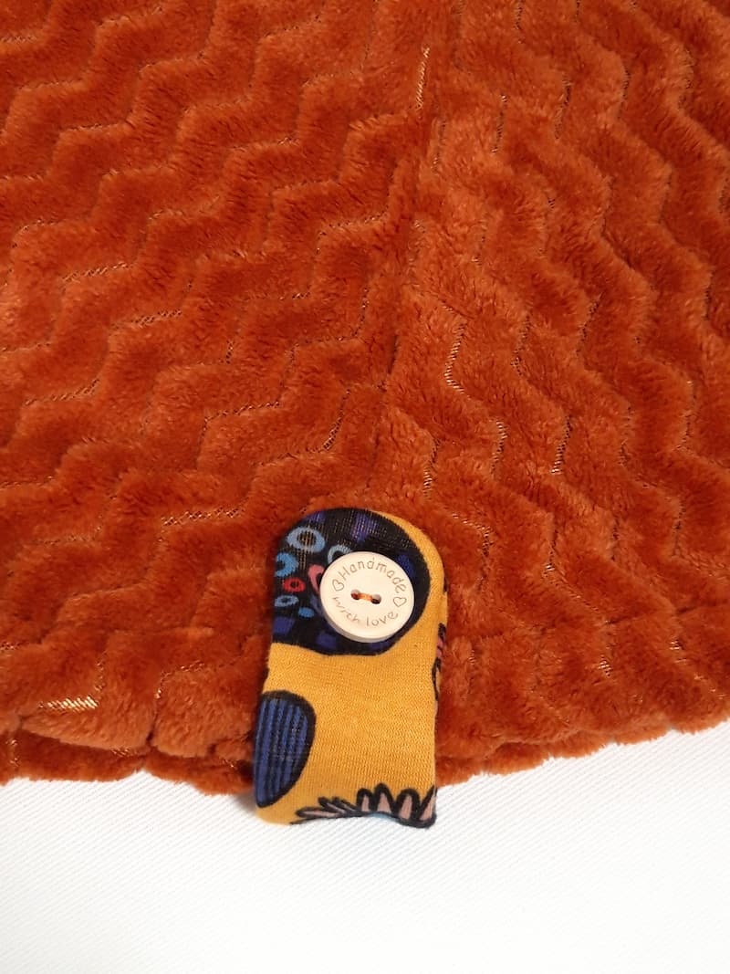 poncho_alaska_ado_polaire_oekotex_polyester_et_empiècements_jersey_coton_bouton_bugs bouton pull poncho ado terre cuite bugs