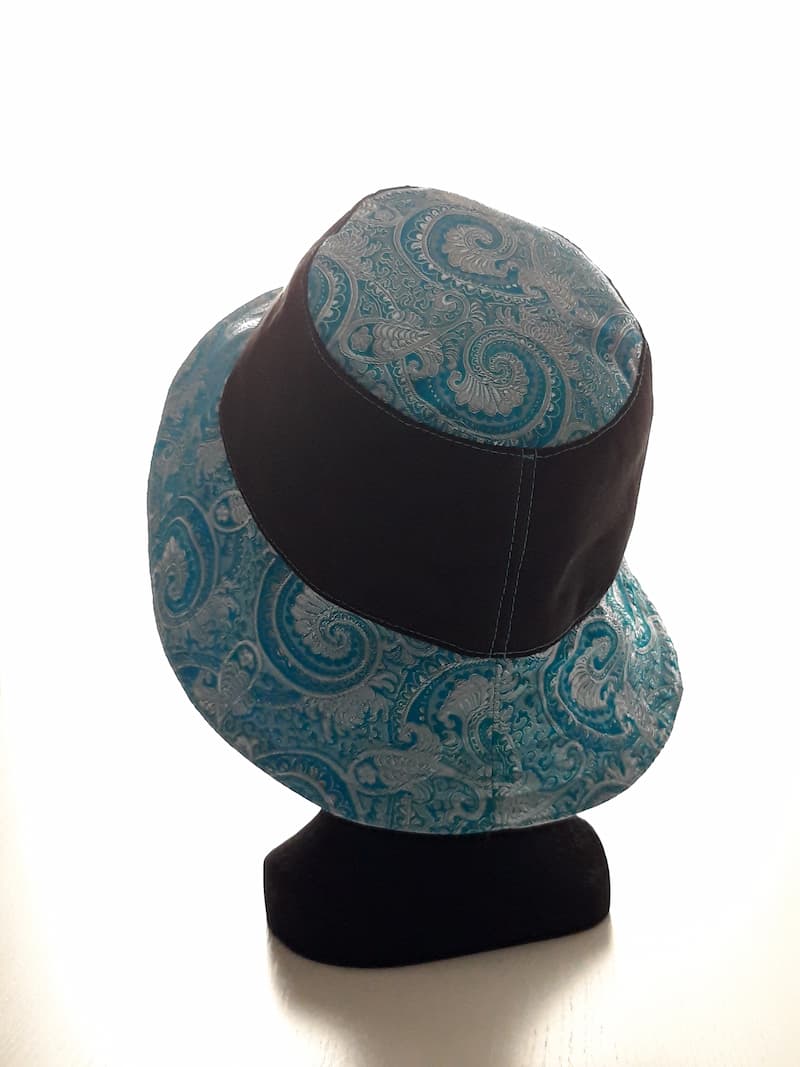 Chapeau_femme_réversible_bob_été_coton_et_synthétique_dos_noir_et_bleu Chapeau femme réversible dos