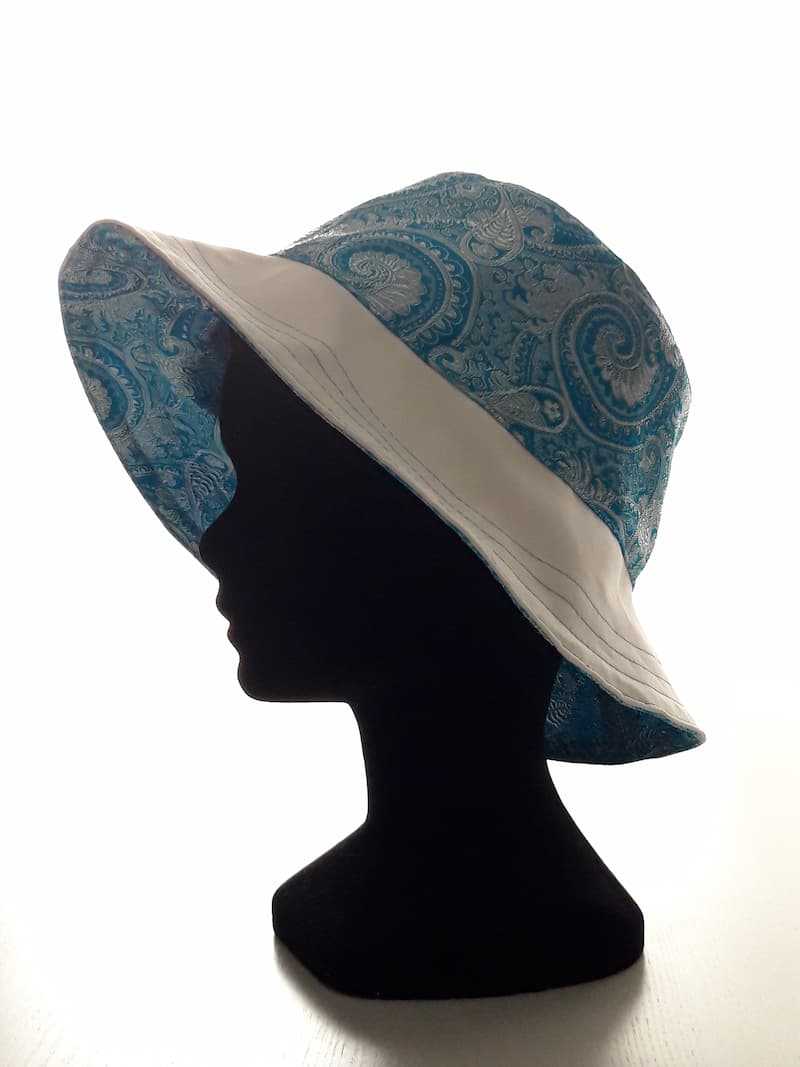 Chapeau_femme_réversible_bob_été_coton_et_synthétique_profil_blanc_et_bleu Chapeau femme réversible profil