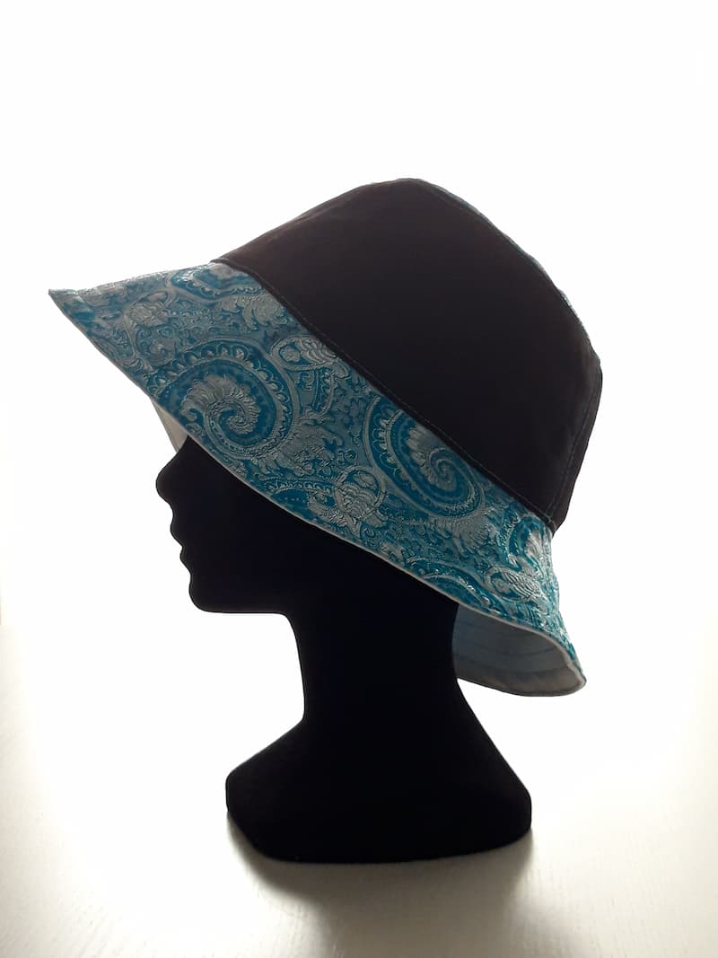 Chapeau_femme_réversible_bob_été_coton_et_synthétique_profil_noir_et_bleu Chapeau femme réversible profil